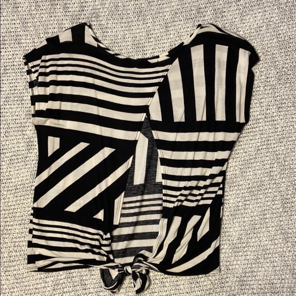 Open back casual top - Picture 3 of 4